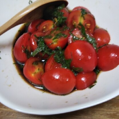 畑のミニトマトがちょうど採れ時期で渋滞してしまったのでこちらを参考に。家にあるものでさっと作れて助かりました～(^-^)
さっぱり食べれて美味しいです!
